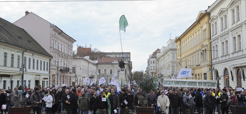 Tüntettek a Démász dolgozói - fotók