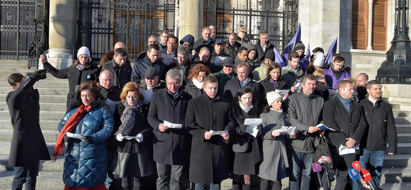 Összellenzéki eskü a Parlament előtt, Fekete-Győr a tiltakozások erősödését jelentette be