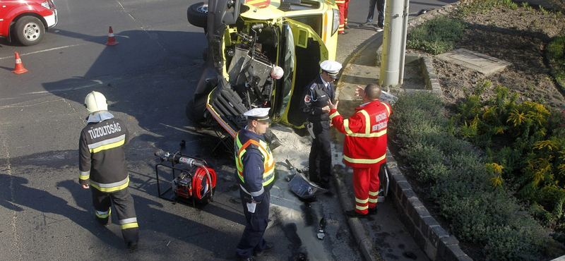 Karambolozott egy mentőautó Budapesten