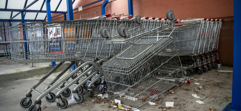 Az átlagos magyar jövedelme fele elfogy, mielőtt bármit is vásárolhatna