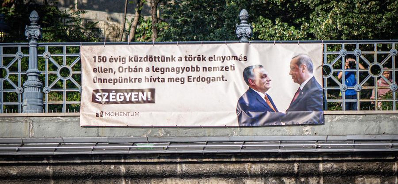 Szégyennek nevezte a Momentum Erdogan budapesti látogatását