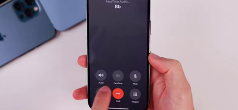 Üzenet minden iPhone-osnak: visszakerülhet a helyére az iPhone hívást megszakító gombja