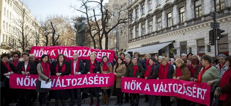 Minden párt szép szavakkal ígért a nőknek