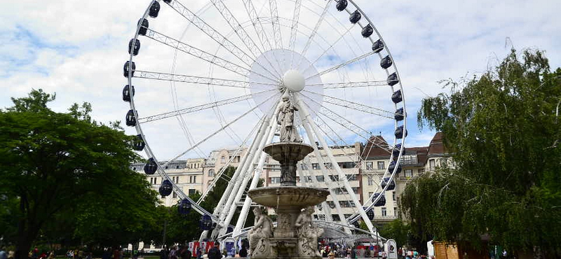 Elbontják vasárnap az óriáskereket Budapest belvárosában