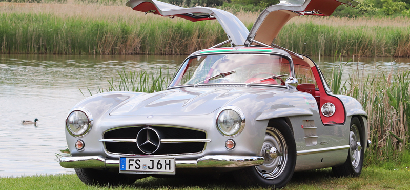 Nyugatnémet időgép: teszten a szuperritka sirályszárnyas Mercedes 300 SL