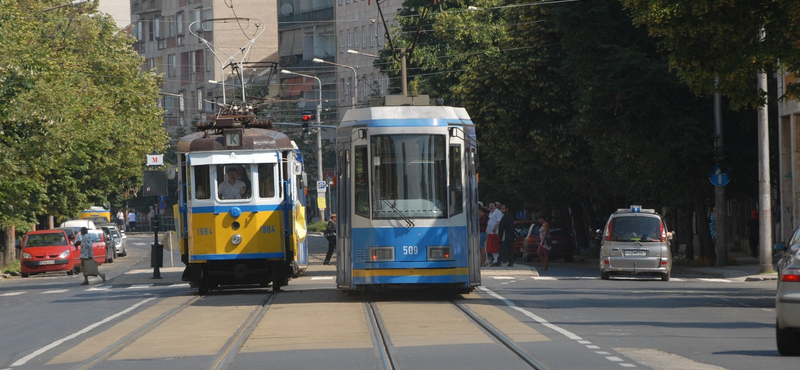 Nosztalgiavillamosok vonulnak fel Budapesten 