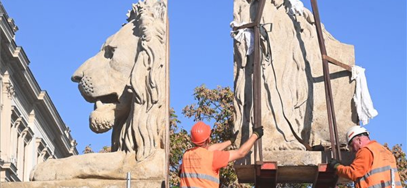 Visszafoglalják a Lánchidat a kőoroszlánok