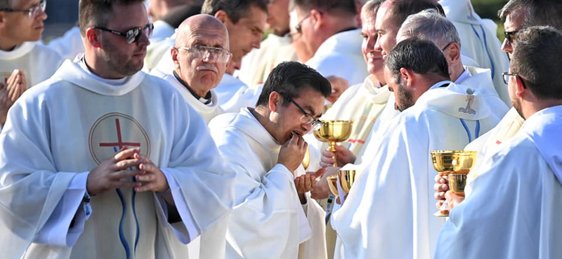 Az Eucharisztikus Kongresszus alkalmából állítottak négy méter magas keresztet a Mecsekben