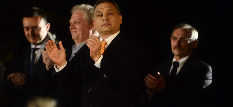 Videó: Orbán a pulpitusnak támaszkodva mondta el nagybeszédét