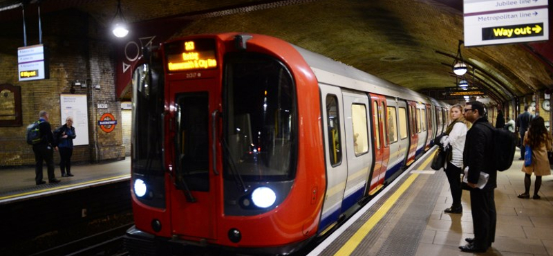 Sztrájk miatt leállt a teljes londoni metró, négymillió londoni érintett