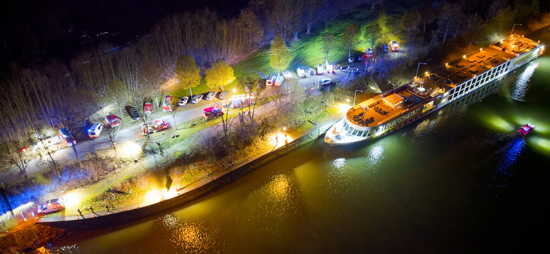 Betonfalnak ütközött egy Budapestre tartó kirándulóhajó a Dunán Linz közelében