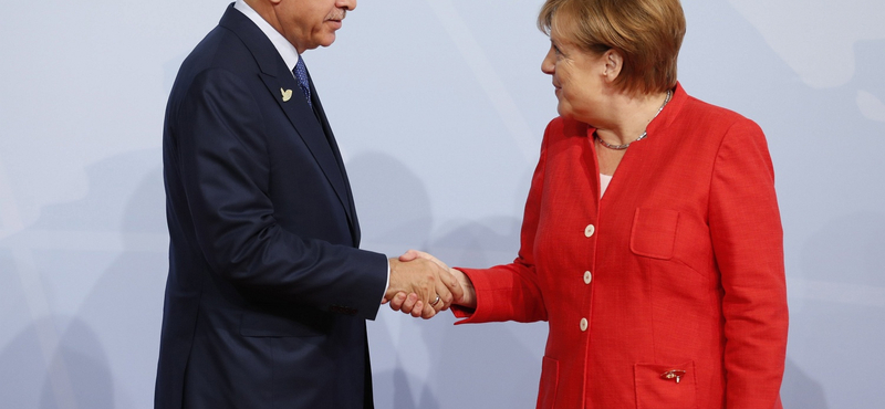 Erdogan lapja szerint Merkel Hitlernél is rosszabb