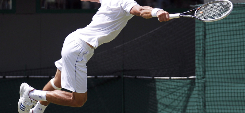 Wimbledon: Gyokovics összetörte az ütőjét, de továbbment