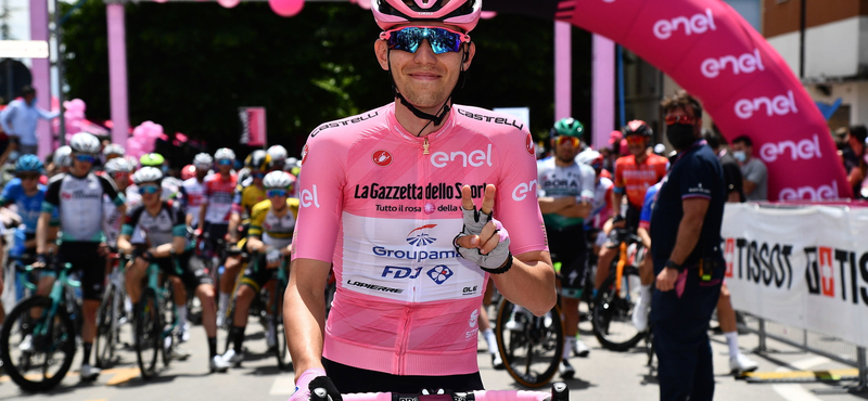 Giro d'Italia: Bernalé a rózsaszín trikó, Valter a 14.