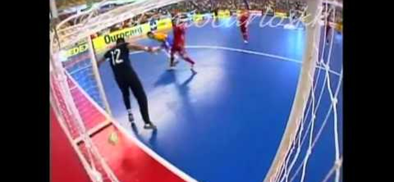 Hihetetlen gólt szerzett a brazil futsalkirály - videó