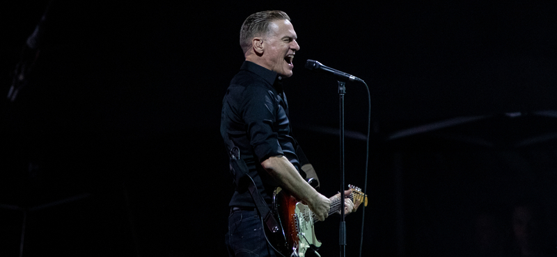 Egy hatalmas zsírszörny miatt lefújták Bryan Adams koncertjét