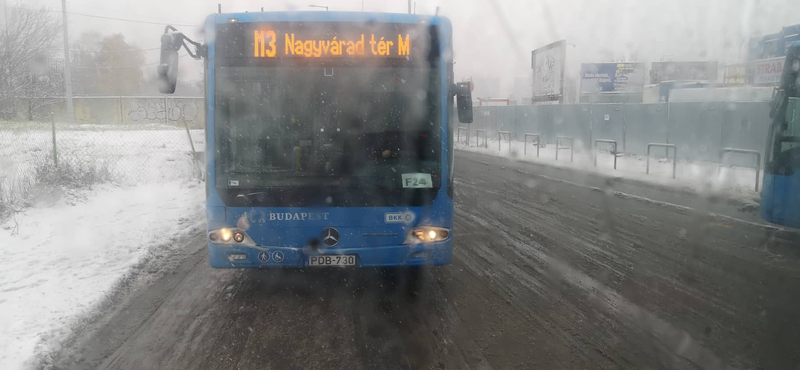 A budapesti tömegközlekedésre is lecsapott a néhány centi hó