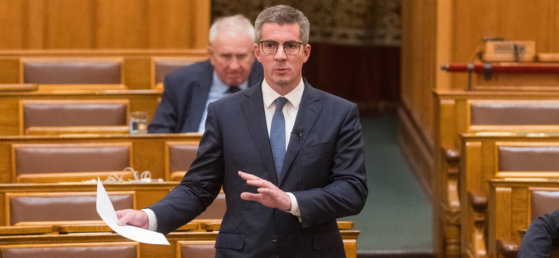 Kocsis Máté elkezdte listázni az újságírókat: „Ideje, hogy megismerjék egyre többen a nevüket, arcukat, életüket”
