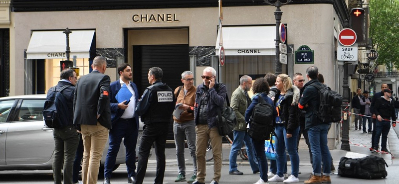 Fényes nappal raboltak ki egy Chanel-üzletet Párizsban