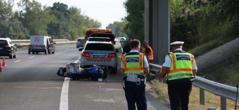 Szemtanúkat keres a rendőrség az M7-esen történt halálos motorbalesethez