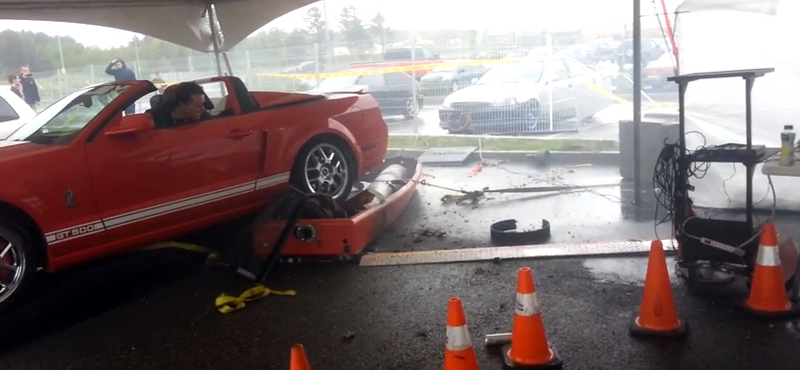 Videó: szétrobbant a fékpad a Shelby GT500 alatt