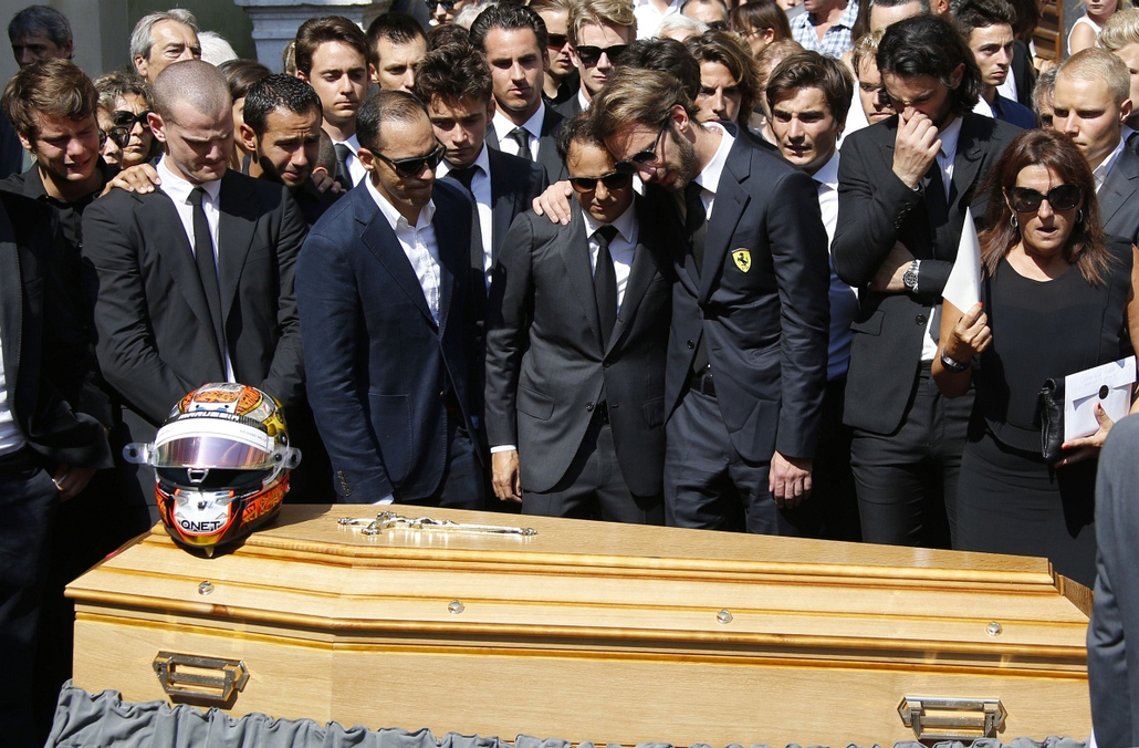 afp.15.07.21. - Nizza, Franciaország: Jean-Eric Vergne, Pastor Maldonado és Felipe Massa Forma-1 autóversenyzők Jules Bianchi temetésén - 7képei