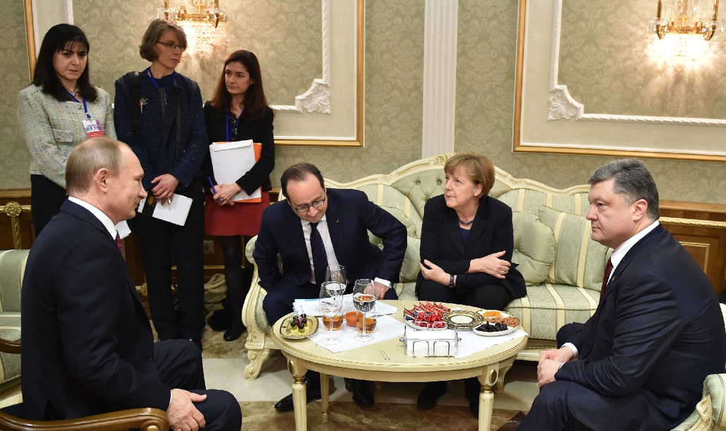 afp.15.02.11. - Minszk, Fehéroroszország: Vlagyimir Putyin, Angela Merkel, Francois Hollande és Petro Porosenkó a minszki csúcstalálkozón. - 7képei