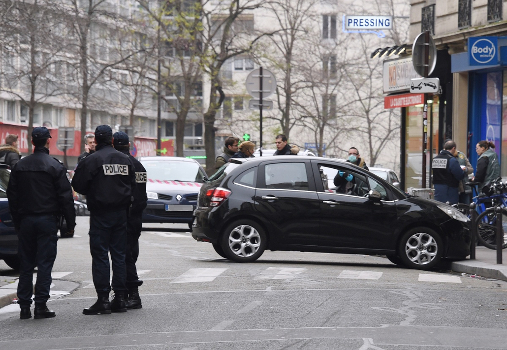 afp.15.01.07. - Párizs, Franciaország: lövöldözés a Charlie Hebdo szerkesztőségében - lövöldözés Párizsban