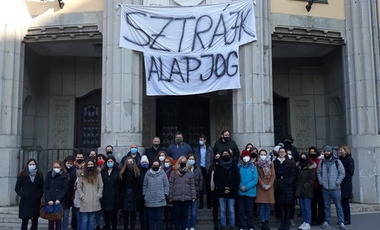 12 tanár nem vette fel a munkát hétfőn a Szent László Gimnáziumban, polgári engedetlenséggel lépnek fel a kormány sztrájkrendelete ellen