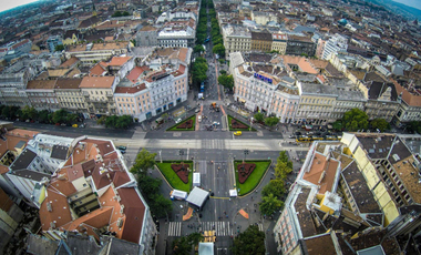 Gyükeri Mercédesz: Önsajnálat az Oktogonnál