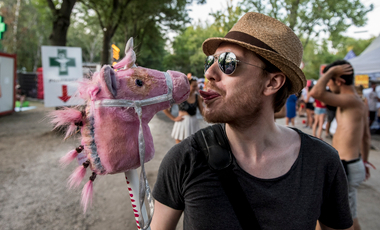 Csak győzze kerülgetni az unikornisokat a Szigeten – fotók