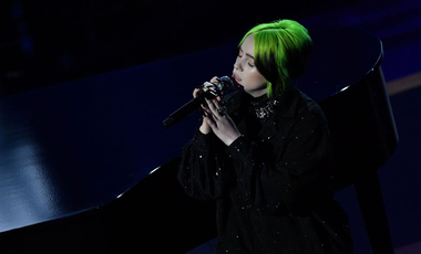 Ilyen volt Billie Eilish hátborzongató fellépése az Oscaron