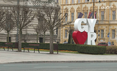 Mégis kapott adventi díszkivilágítást Győr, miután a lakosságnak nem tetszett a sötétség