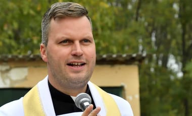 Bese atyát tűzte műsorára a közmédia, az elcsábulásról beszélgetett Eperjes Károllyal