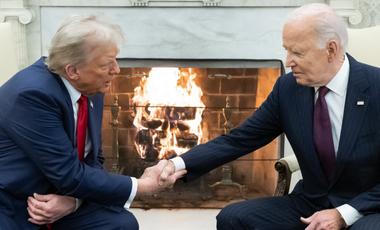 Üdv újra a Fehér Házban – Joe Biden az Ovális Irodában fogadta Donald Trumpot