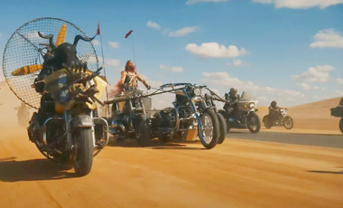 Jön az új Mad Max-film, teljesen őrült járművekből most sem lesz hiány – videó