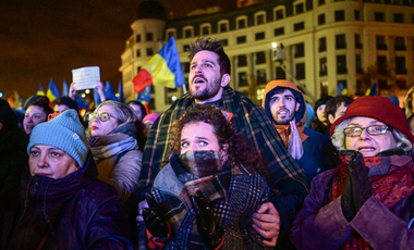 Menekülő influencerek, székházrongálás Romániában: élet a választások felfüggesztése után