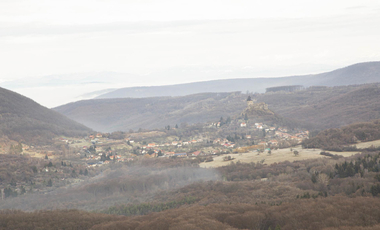 Hazai pálya: Vártúra a határon