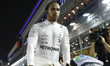 Most látszik igazán, mennyire fekete Lewis Hamilton a fehér Forma–1-ben