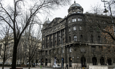 Tiborcz elpasszolta a Szabadság téri Adria-palotát felújító céget