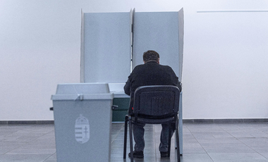 Kizárt DK-s happolta el Szabó Bálint új pártját: árad a Duna, és van, aki már a kiábrándult tiszásokra gyúr