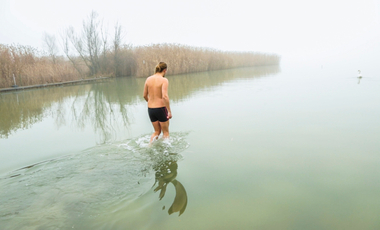 Hazai pálya: Tényleg megéri csobbanni egyet a téli Balatonban? (videó)