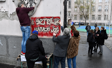 Pedagógus-szakszervezetek: Sztrájkoló tanárokat értesített a NAV az egészségügyi szolgáltatásra való jogosultságuk megszűnéséről 