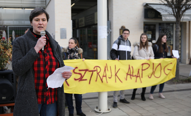 Akárki is nyeri a választást, ha az új kormány sem tesz azonnali lépéseket, a tanárok folytatják a tiltakozást