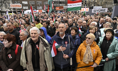 Bepoloskáztuk március tizenötödikét – videóriport Orbán Viktor és Magyar Péter rendezvényéről