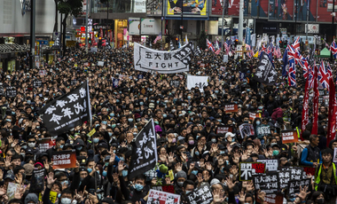 Tüntetők százait vették őrizetbe Hongkongban