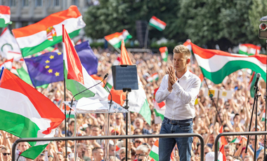 Medián: Magyar Péter még messze nem tart ott, hogy alkalmasabbnak tartsák, mint Orbán Viktort