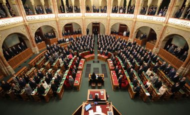 Letették az esküt a képviselők, Hadházy Ákost kivéve – ez történt a parlament alakuló ülésén