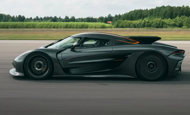 3,96 másodperc alatt katapultál 200-ról 300-ra a Koenigsegg benzines hiperautója