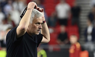 Válogatott sértéseket vágott Mourinho az El-döntő játékvezetőjének fejéhez a Puskás garázsában – videó